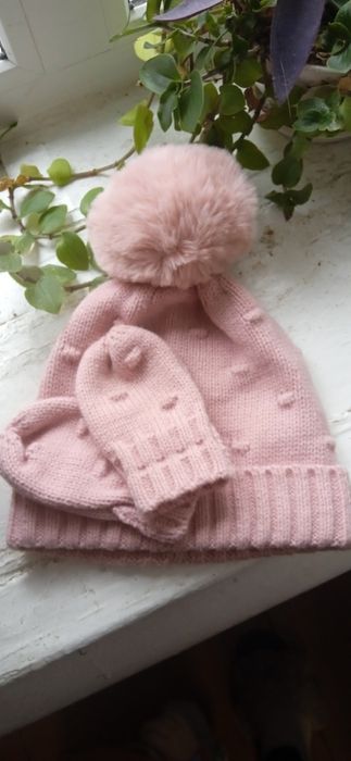 Шапка демісезонна на дівчинку 3-6 м.