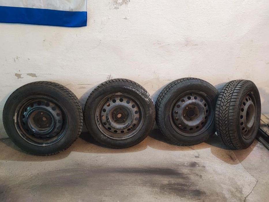 Felgi stalowe z oponami zimowymi 15