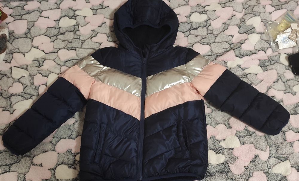 Осіння куртка на дівчинку