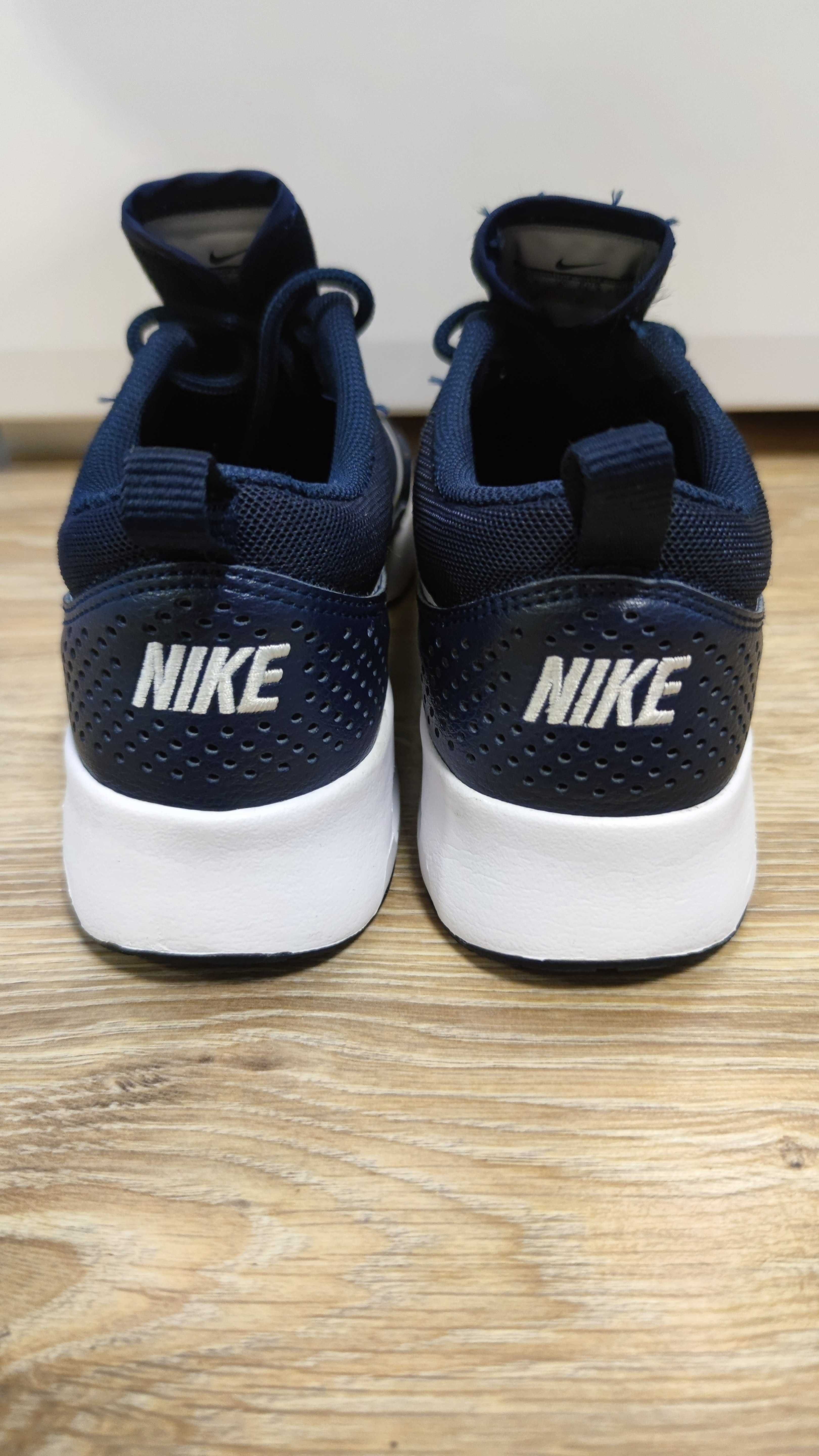 Кроссовки NIKE AIR MAX THEA (GS) Оригинал, состояние новых 38,5р.