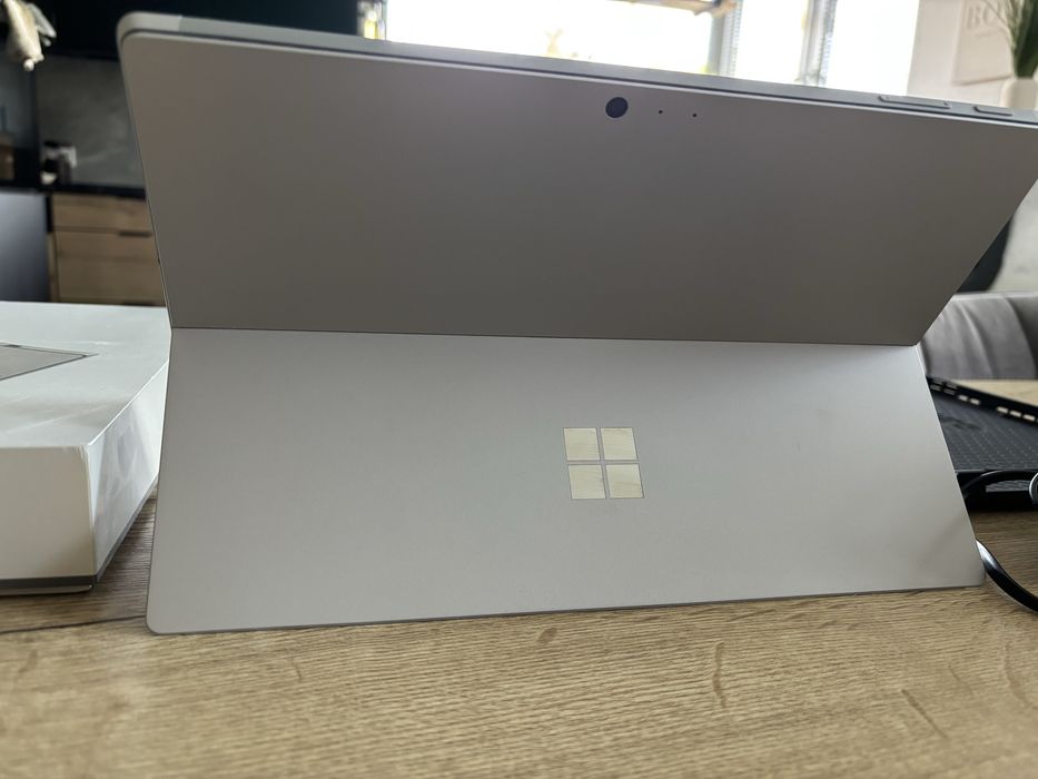 Microsoft Surface pro 6 - i5 core 8gb/128 gb