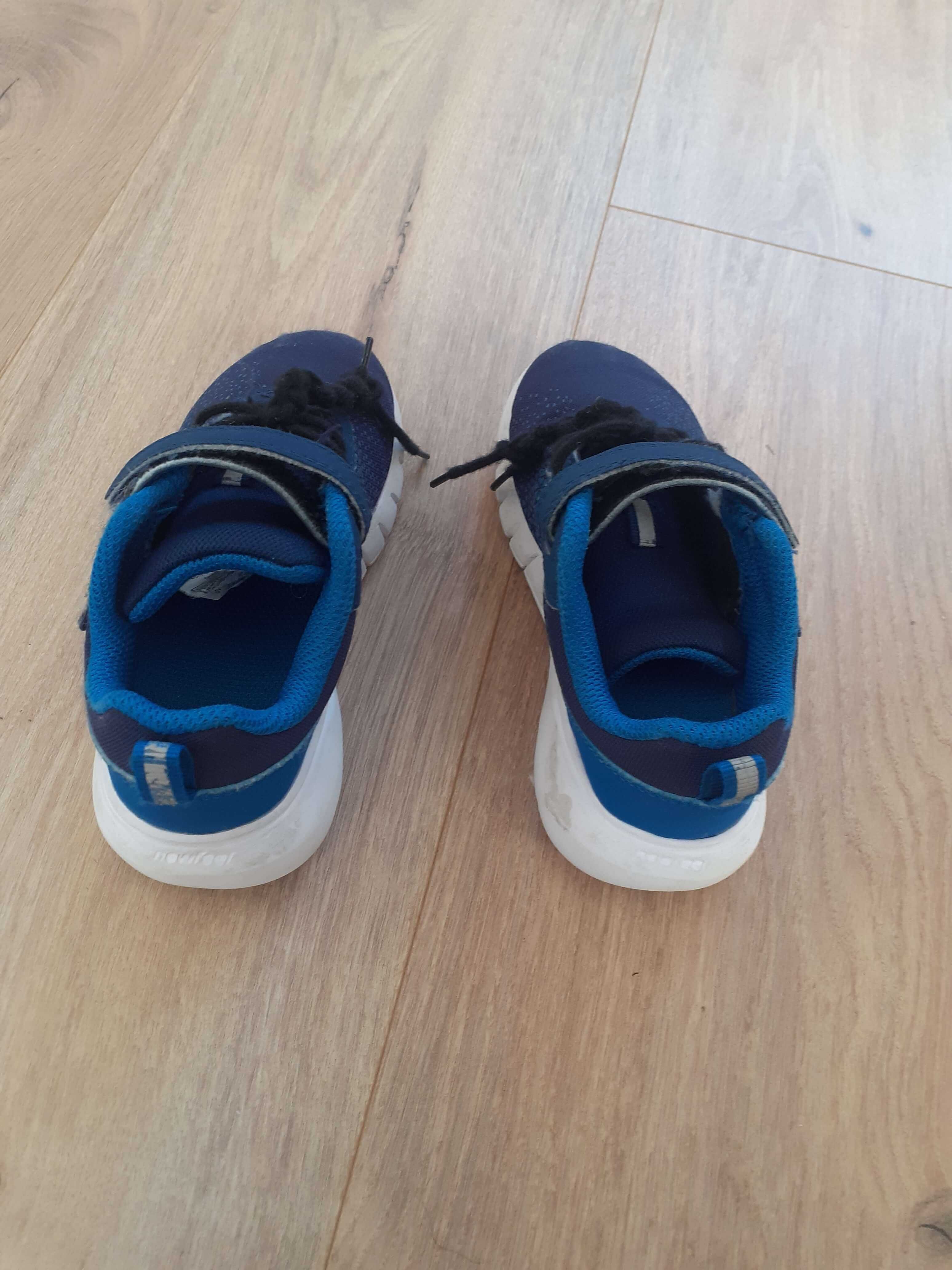 Buty sportowe Decathlon dziecięce rozm. 26, długość wkładki 18 cm