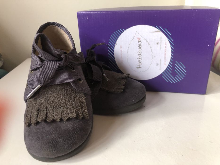 sapatos de menina em pele