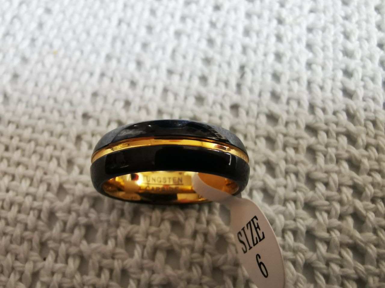 Pierścień / obrączka wykonana z wolframu firmy WOLFRING.