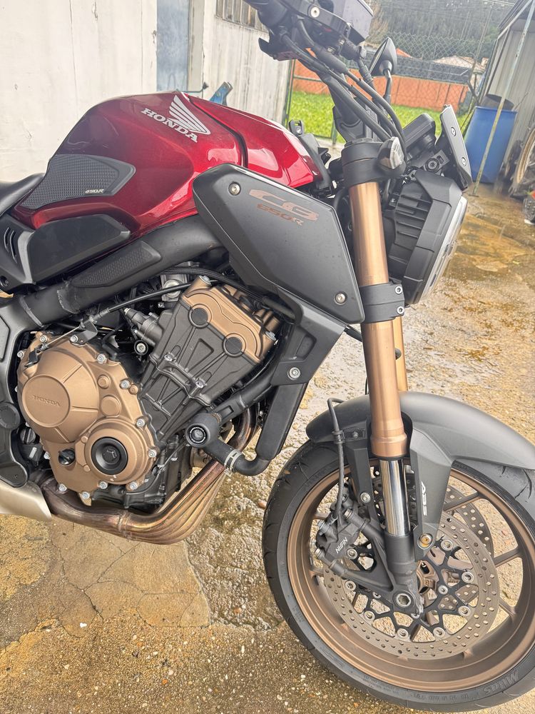 Honda cb650r acidentada