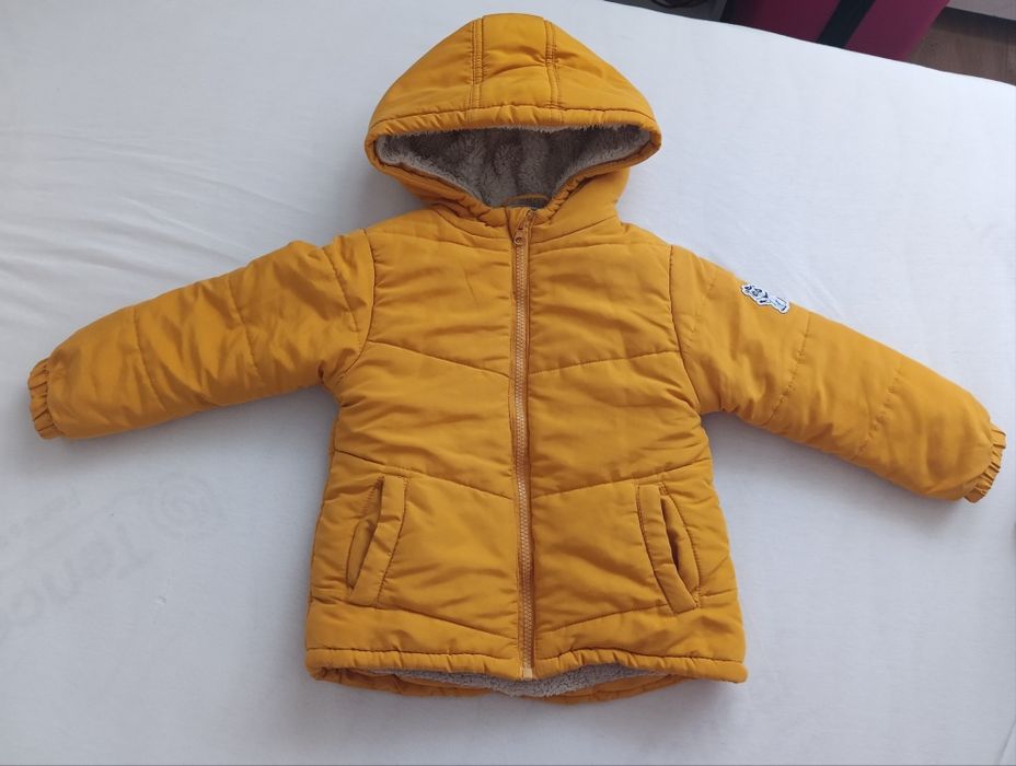 Żółta zimowa kurtka dziecięca