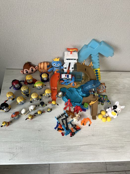 Трек акула Hot Wheels,міньйони,посіпаки,черепашка ніндзя,майнкрафт