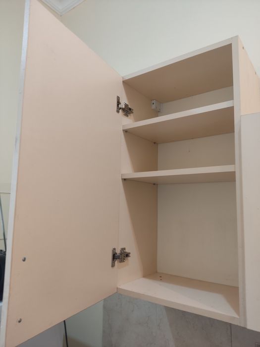 Кухня вбудована, навісні ящики, фасади,теплий бежевий колір, нові