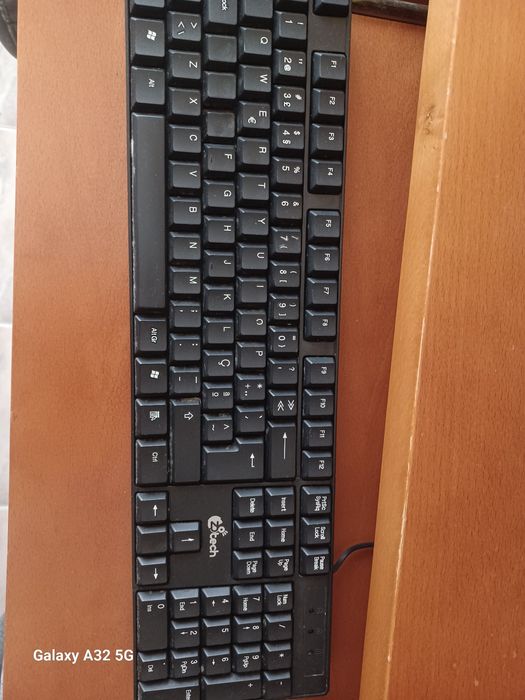 Vendo  Computador e teclado.