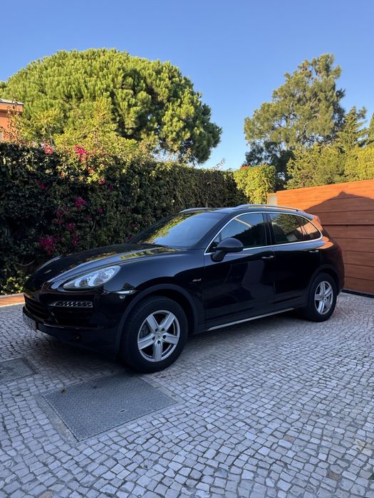 Porsche Cayenne muito estimado com pouco kms