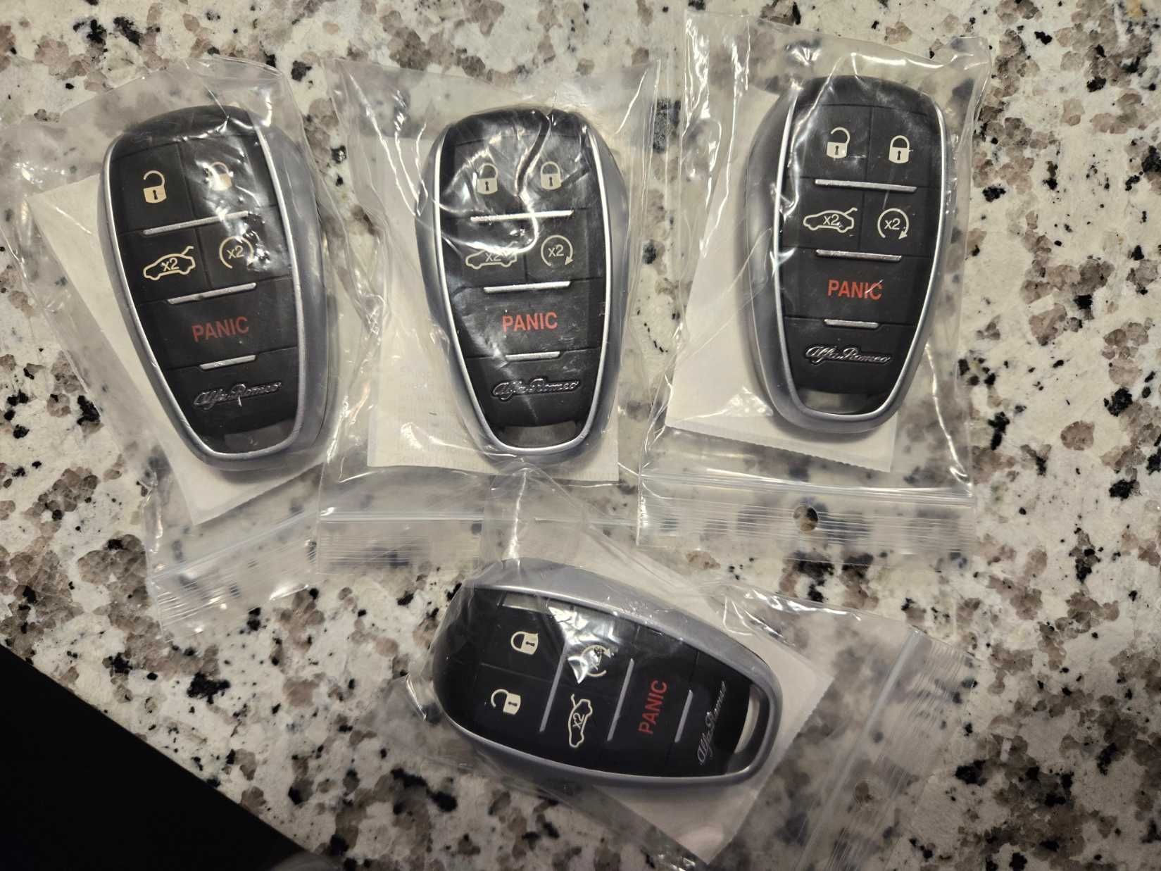 Oryginalny kluczyk alfa romeo stelvio giulia USA odblokowany