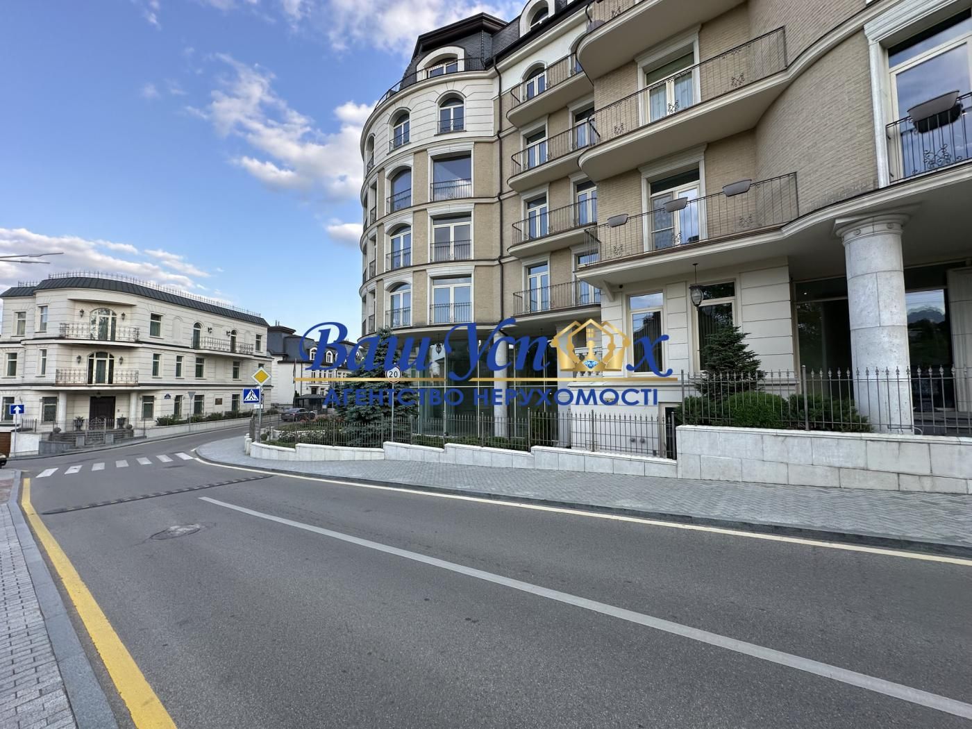 ЖК Renaissance Residence, Новоселицька, 10 ,  Ботанічного сад.