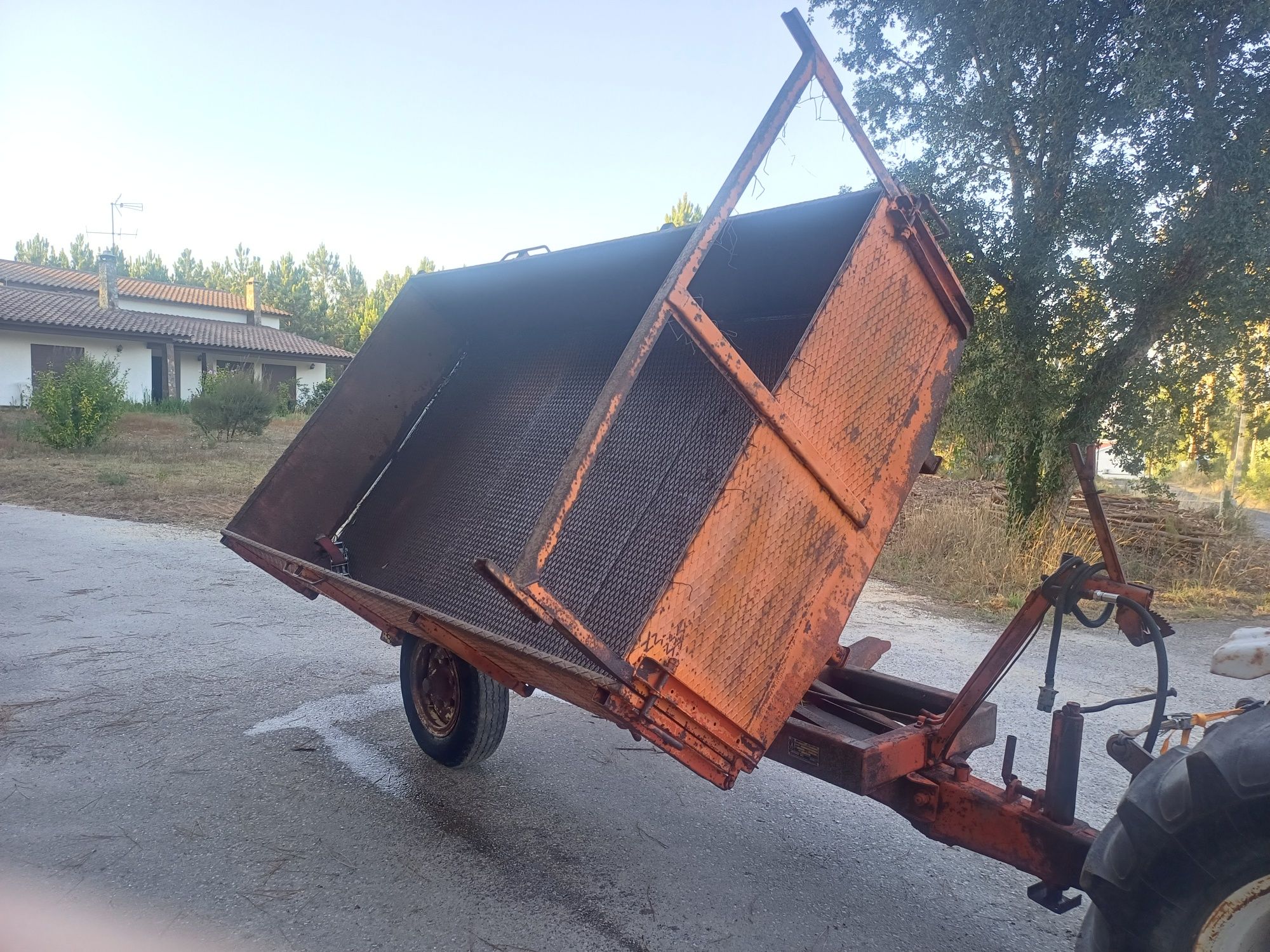 Reboque Agrícola Tribasculante Galucho
