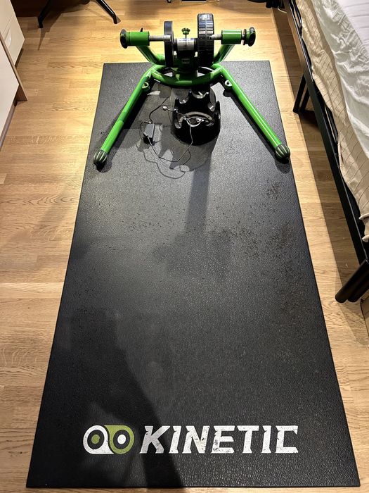 Trenażer rowerowy Kinetic + mata