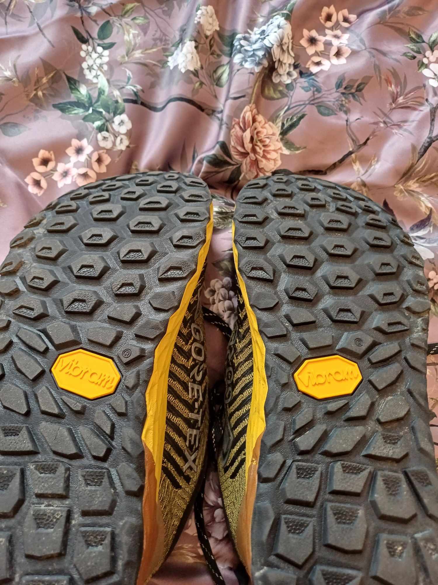 Buty do biegania trailowe new balance 44