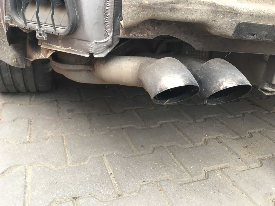 AUDI A4 B7 kombi-sedan  belka Pod zderzak tył stan idealny