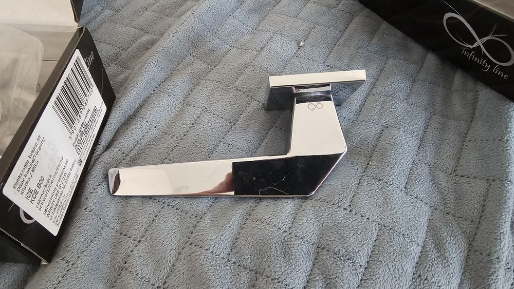 Klamki Infinity Line ICE KCE 700 srebrna chrom klucz łazienka 8 sztuk