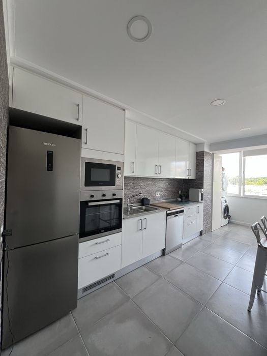 Alugo apartamento t3 Sobreda! Entrada em novembro. 2 rendas e 1 caução
