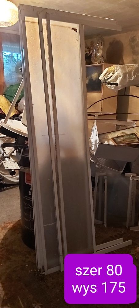 Brodzik kwadratowy i kabina prysznicowa