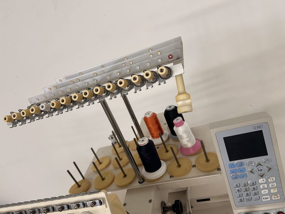 Maquina de bordar 15 cores