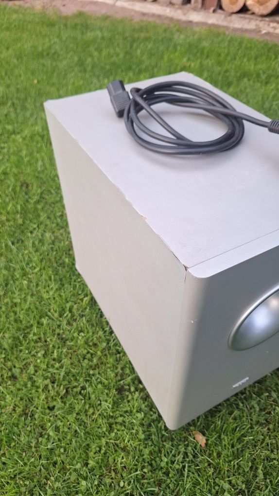 Subwoofer Magnat srebrny.
