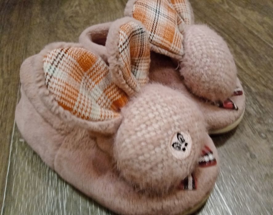 Взуття для дівчинки (хайтопи, чоботи, капці, роліки), на 5 років