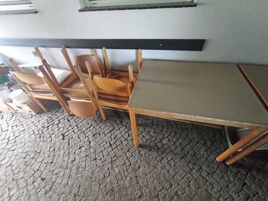 Komplet dwóch stołów i 6 krzeseł