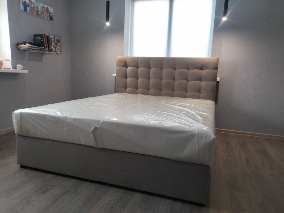 Ліжко з підйомним механізмом та матрацом. Кровать.