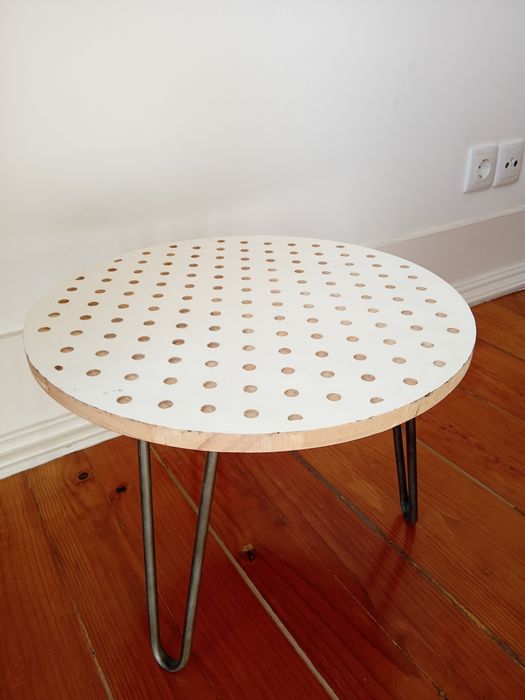 Mesa de apoio pequena branca