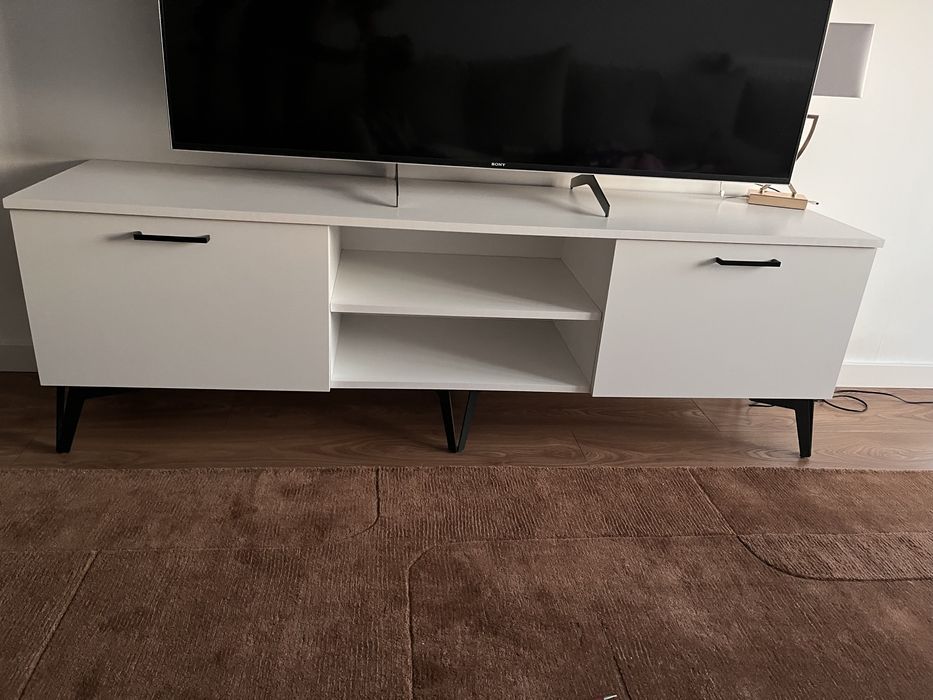 Elegancka biala szafka rtv pod tv komoda