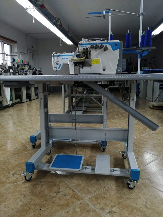 Maquina corte cose jack E4S ( NOVA)