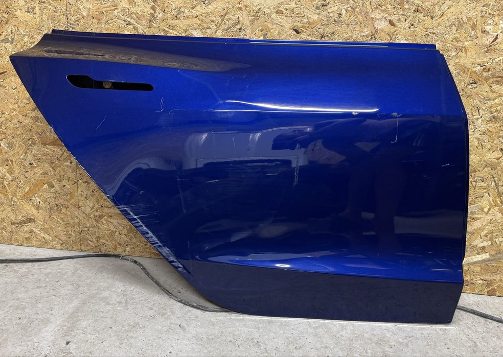 Tesla Model 3 двері задні праві