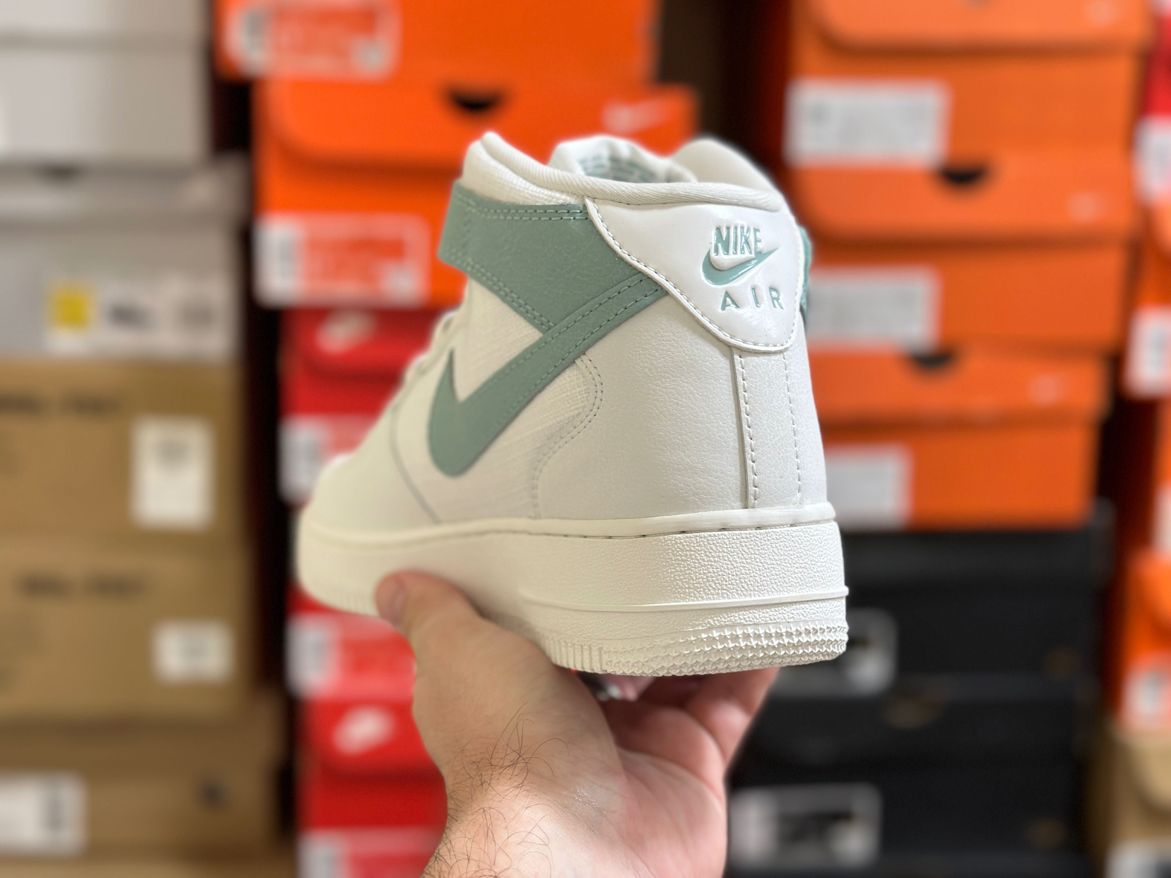 Кросівки Nike Air Force 1 07 Mid кроссовки DD9625-103