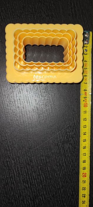 Moldes para folhados, e salgados.