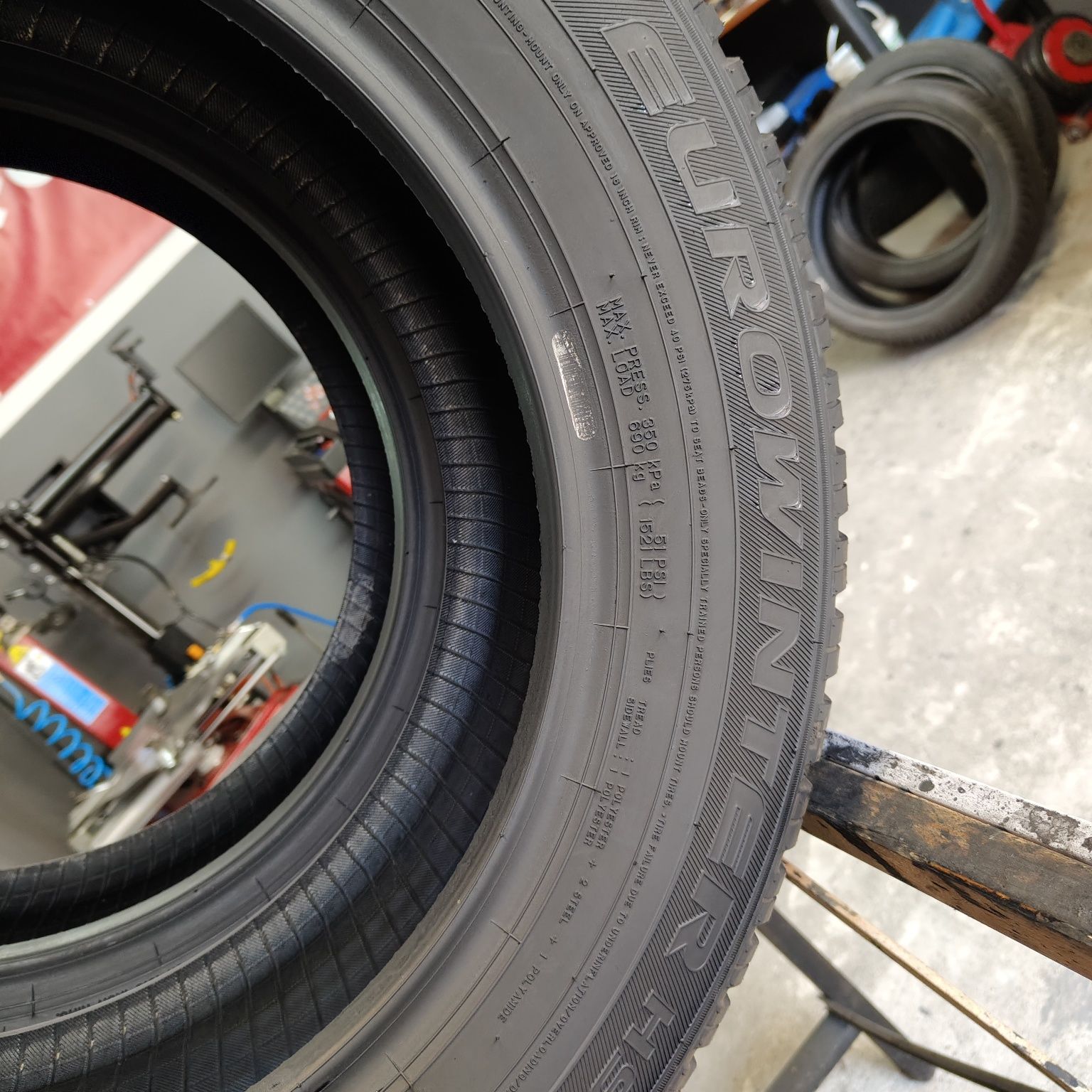 205/65/16 Sprzedam parę opon Falken