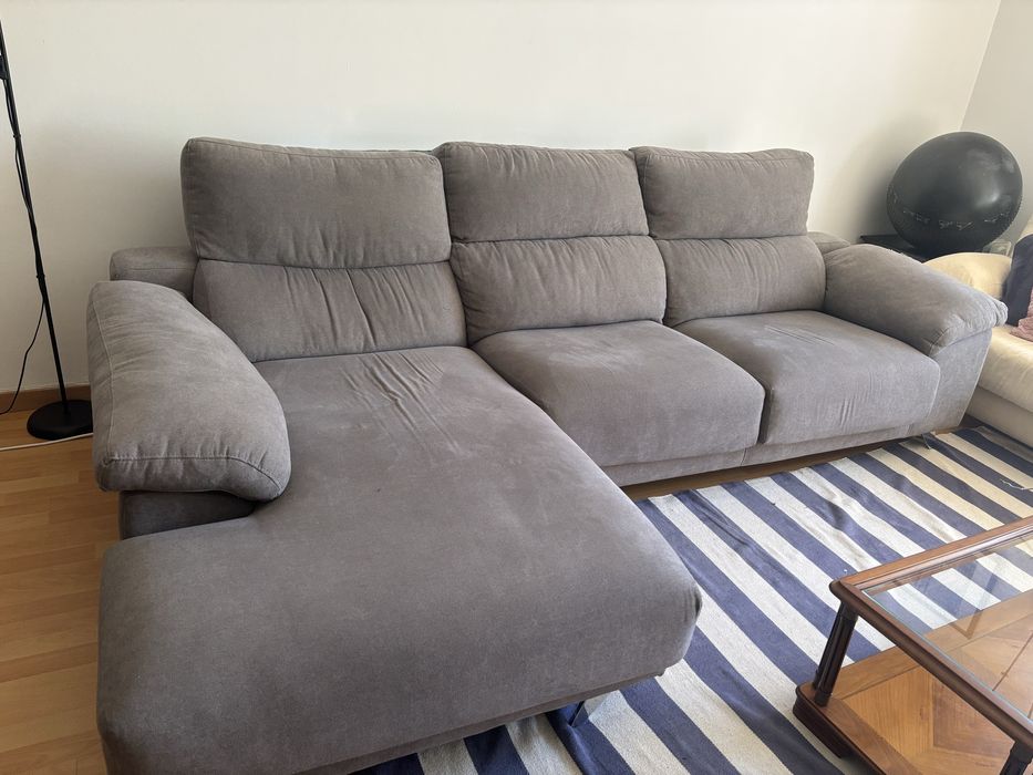 Sofá com chaise longo