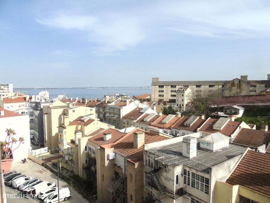 Apartamento T1 com Vista para o Rio em Lisboa (Santa Engrácia) Parquea