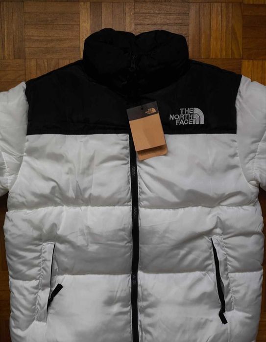 Casaco The North Face com etiquetas