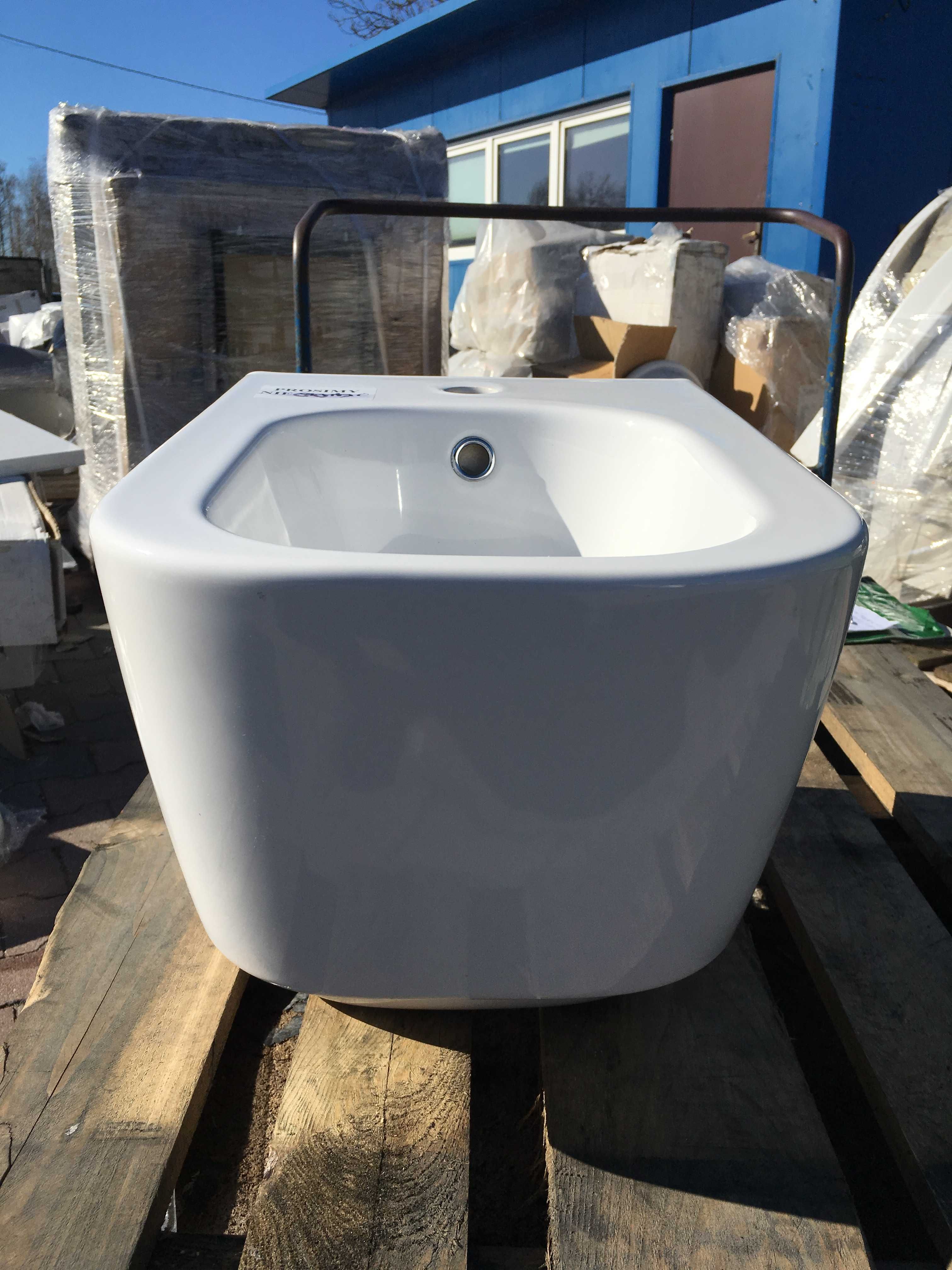 Bidet podwieszany 48x35 firmy HATRIA