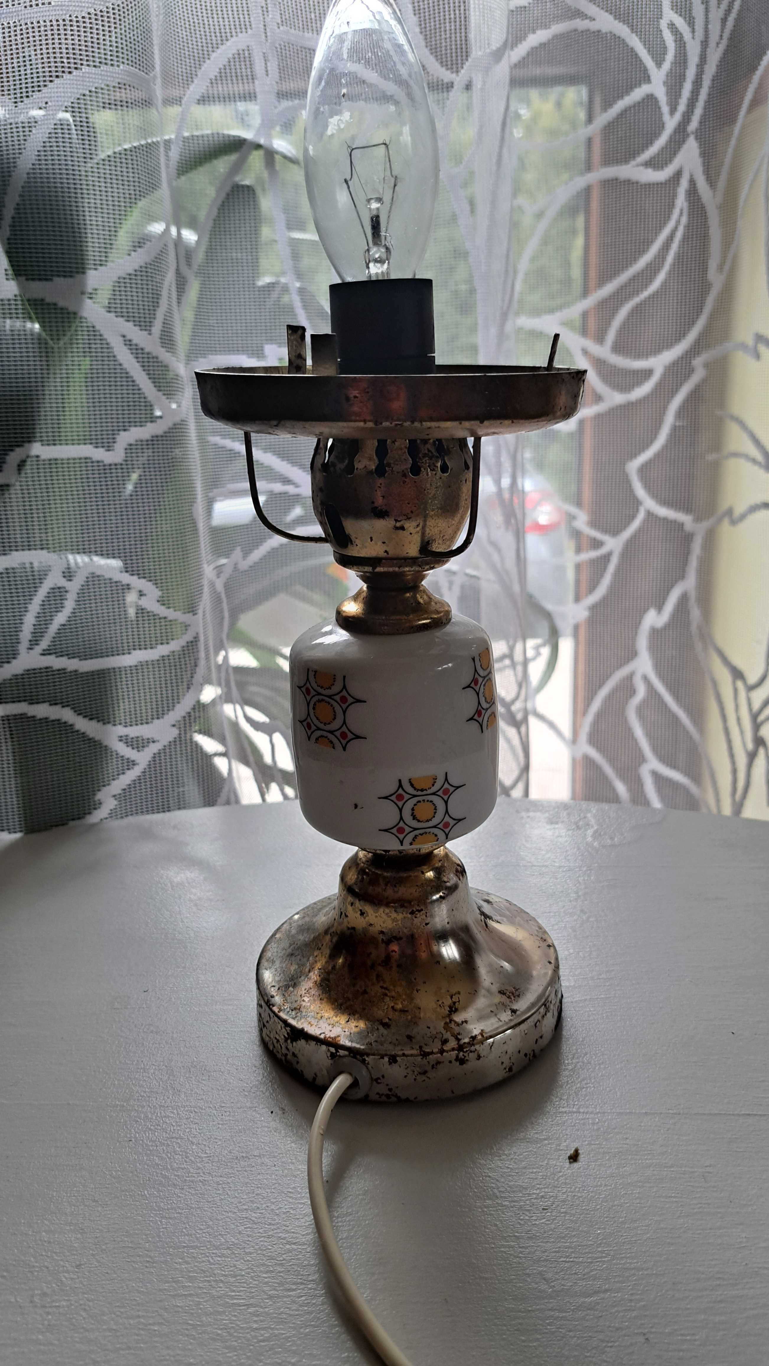 Stara porcelanowa lampka