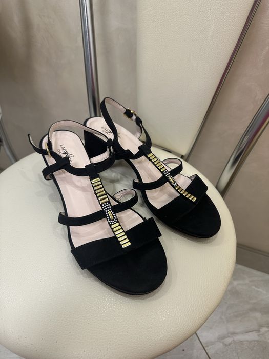 Жіночі босоніжки на підборах, на каблуку