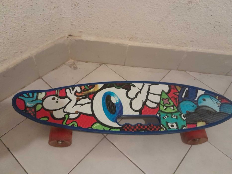 Skate criança com luzes nas rodas