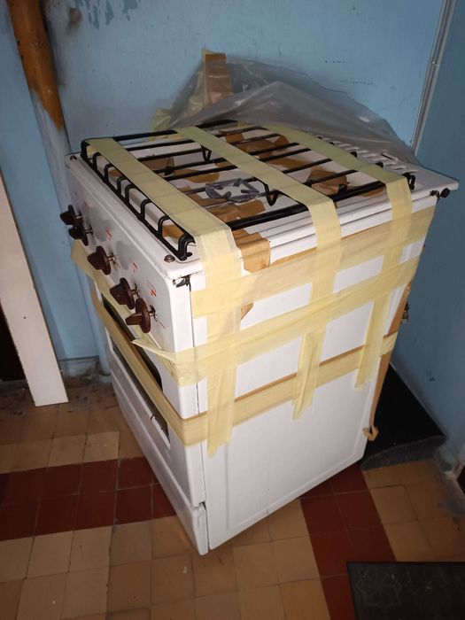 Газовая плита с духовкой, газовая печь ссср ПГ-4 , 4 конфорки, рабочая