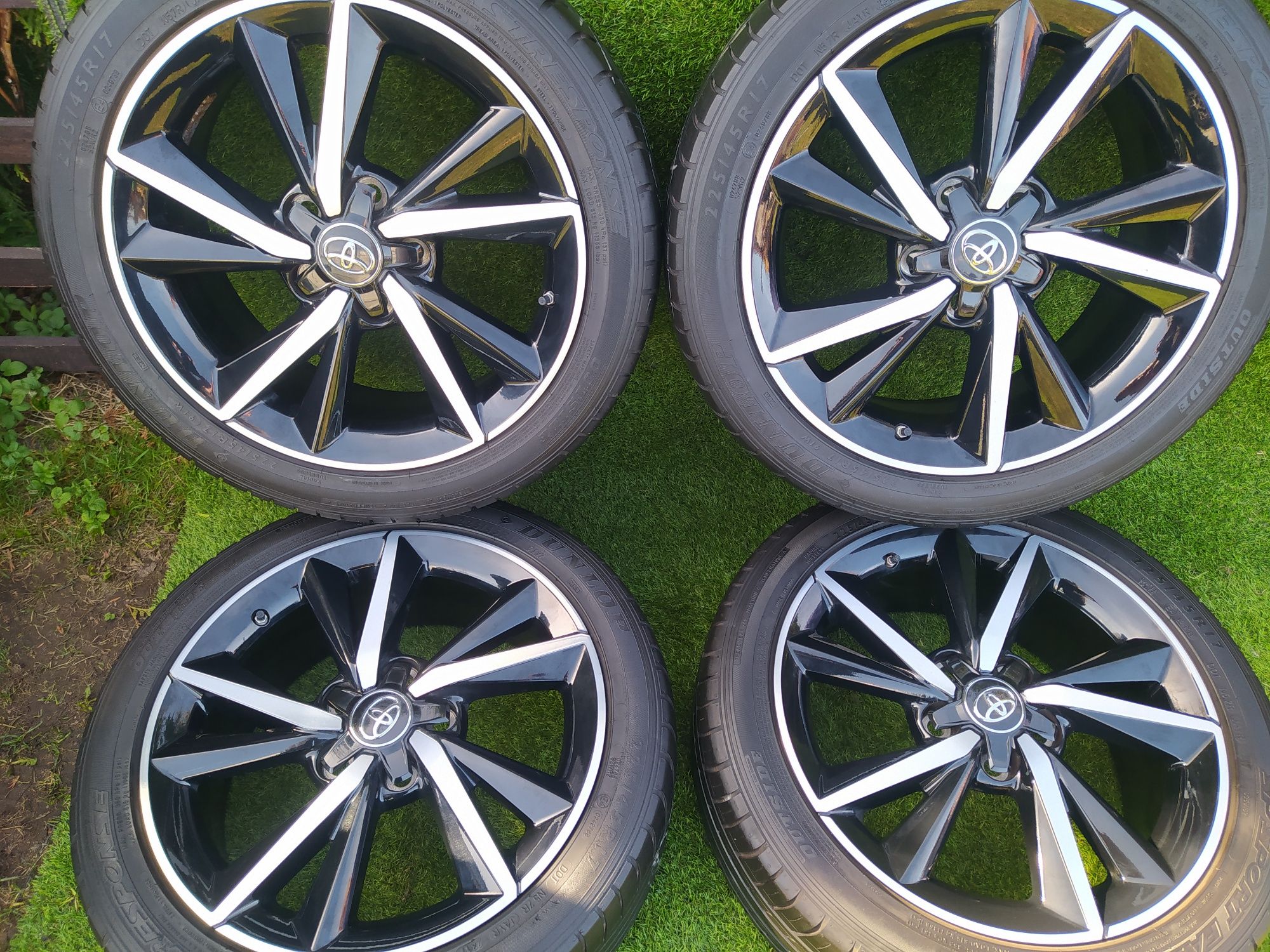 Felgi koła Toyota Auris Corolla 225/45 R17 Lato