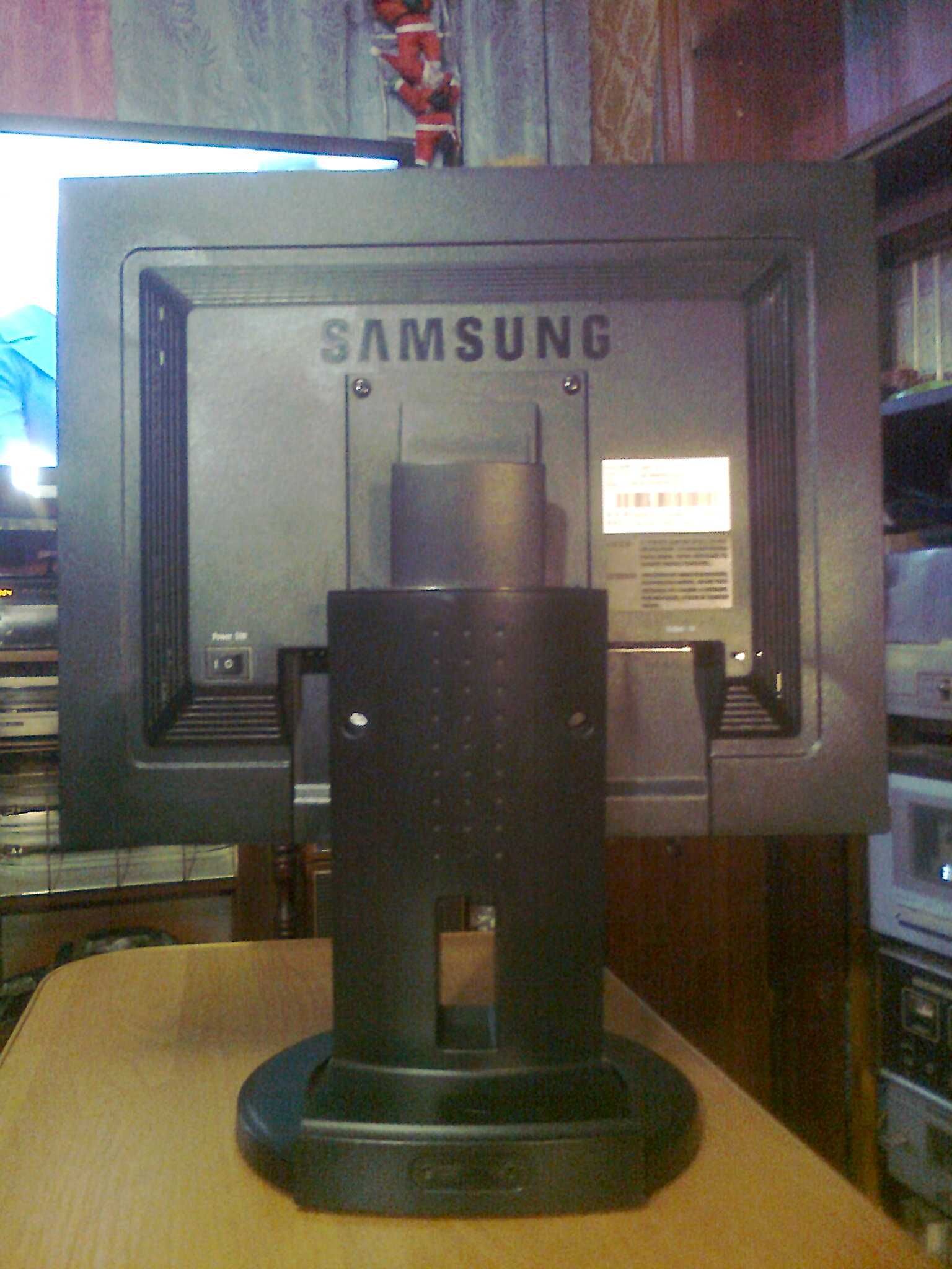 Монитор Samsung SM 193 t