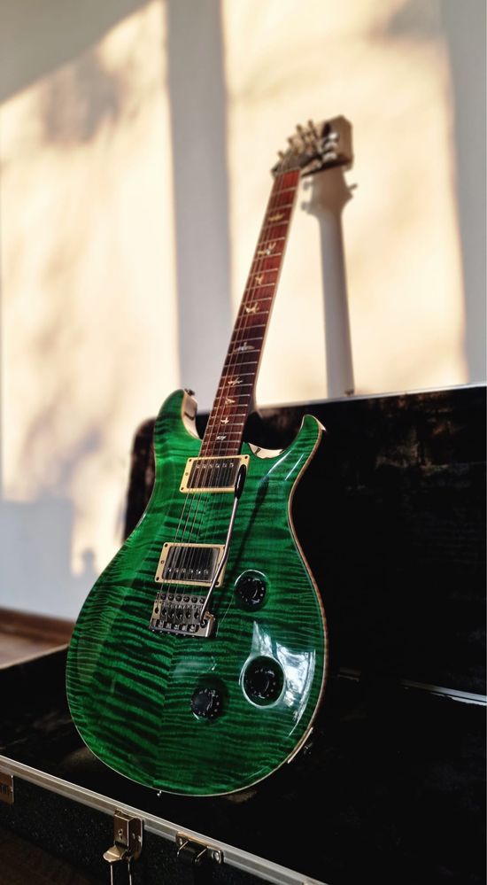 Prs custom 22 top 10 Emerald Green.
