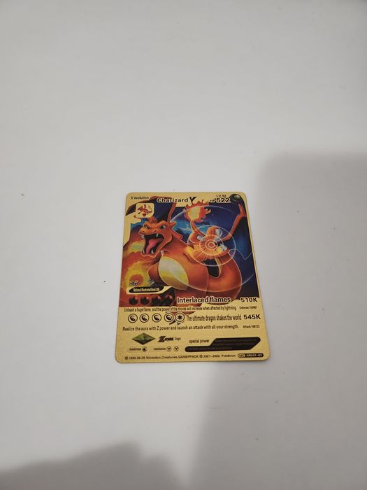 carta Pokémon dourada de nível 92