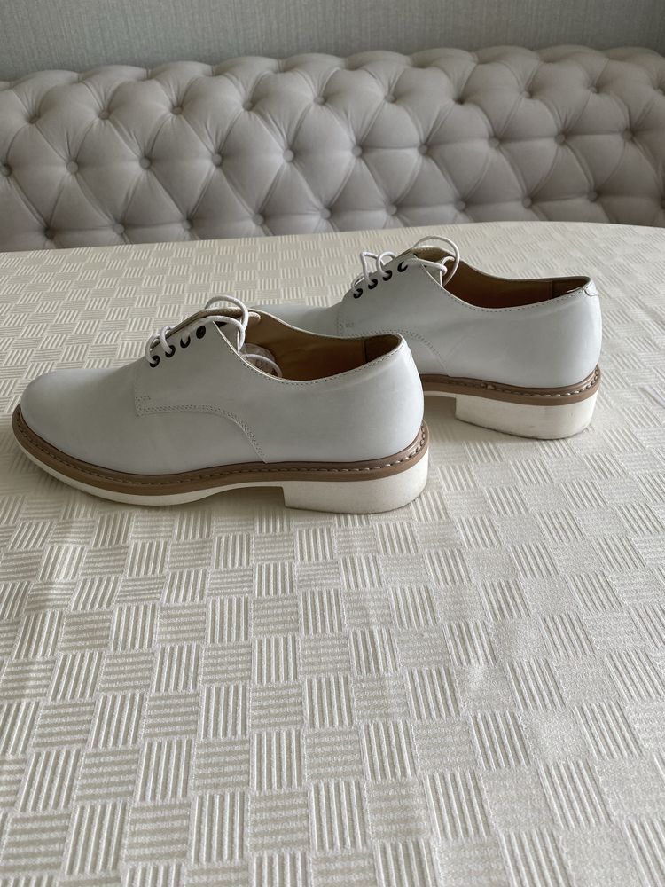 Туфлі жіночі білого кольору, шкіряні, POLLINO STUDIO, розмір 37