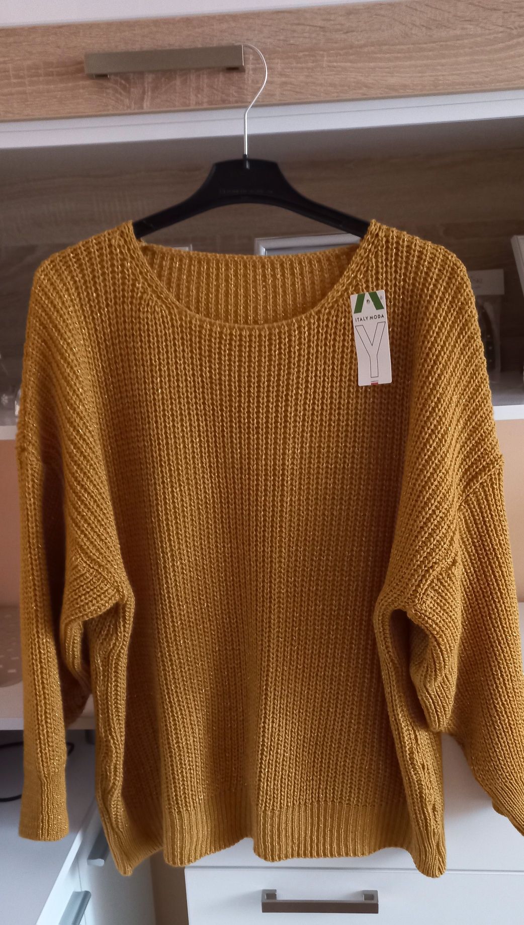 Sweter ze złotą nitką 48/50