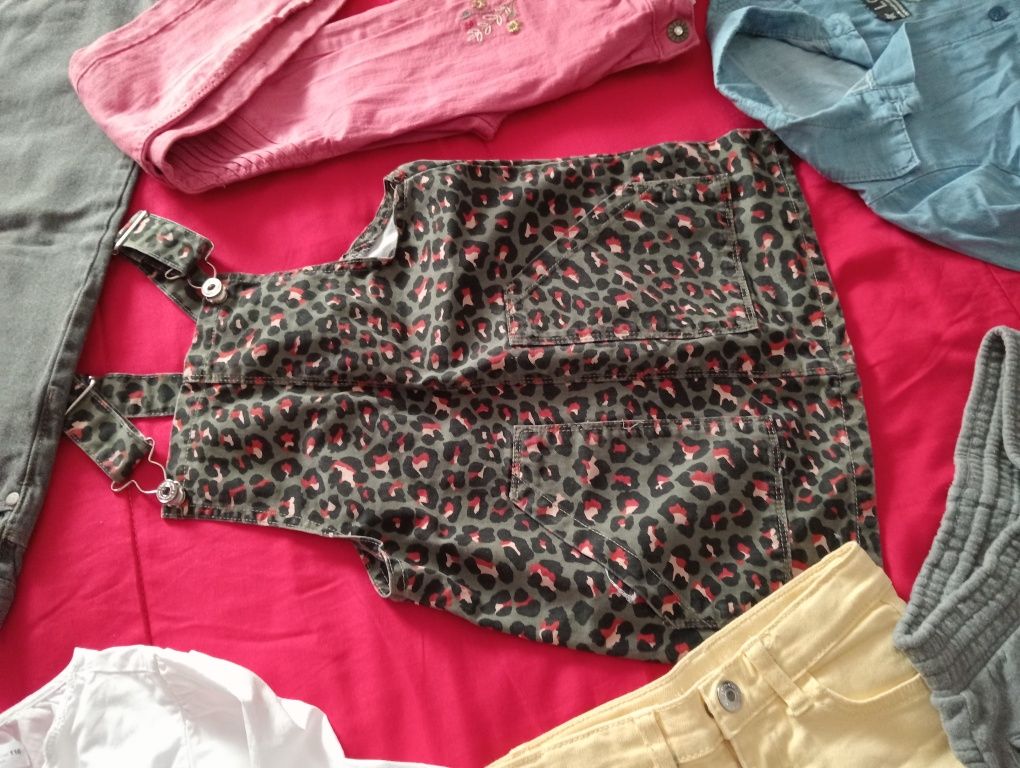 Roupas para menina de 4/5anos impecáveis.